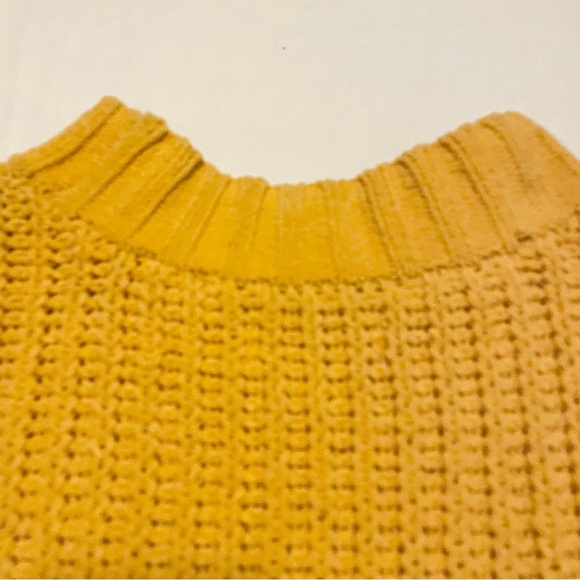 Hollister Chunky Cropped Yellow Sweater Womens Size Large - Picture 11 of 16